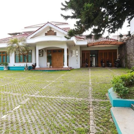 Готель Reddoorz Syariah Near Alun Alun Magelang Bayeman Екстер'єр фото