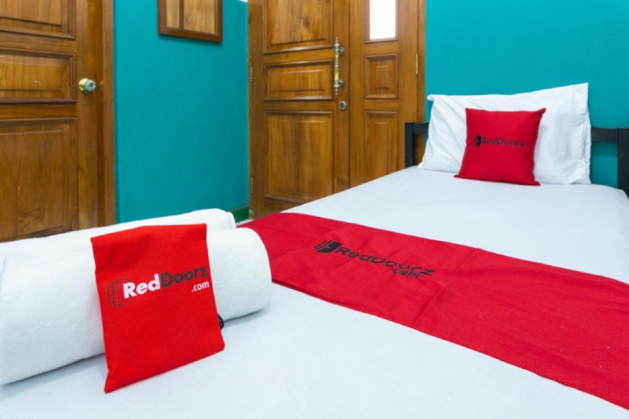Готель Reddoorz Syariah Near Alun Alun Magelang Bayeman Екстер'єр фото