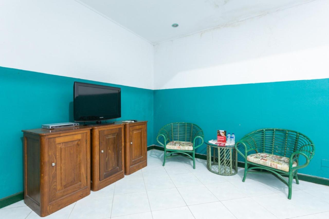 Готель Reddoorz Syariah Near Alun Alun Magelang Bayeman Екстер'єр фото