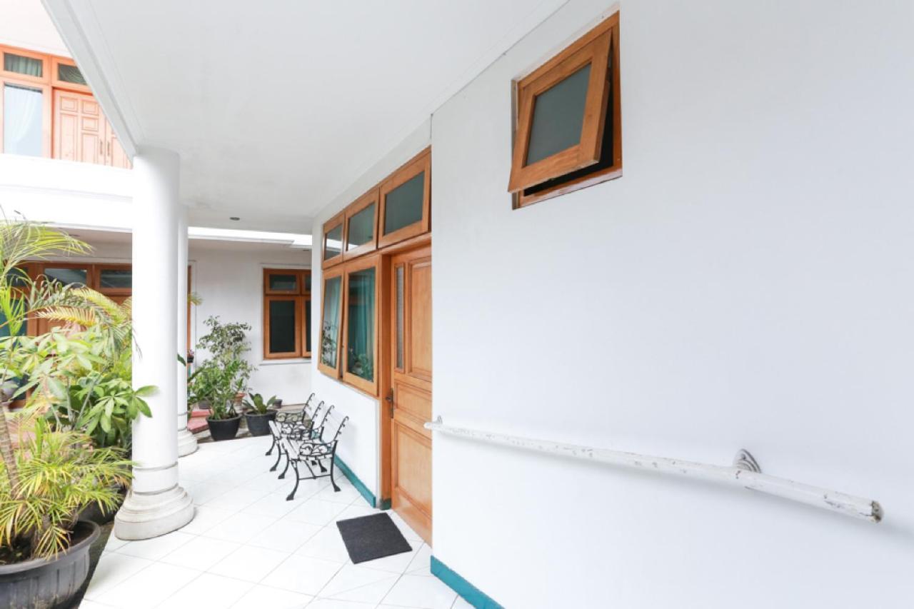 Готель Reddoorz Syariah Near Alun Alun Magelang Bayeman Екстер'єр фото